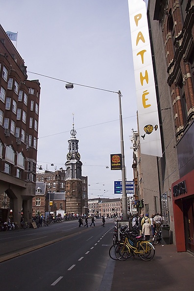 Just a quick snapshot of the “Munttoren” before going to “Startrek” in the cinema on the right.