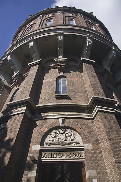 My nephews birthday. This is the tower where he is living at the moment. A beautiful place. Made some more photos. I especially like the panorama of Haarlem with Amsterdam on the horizon!