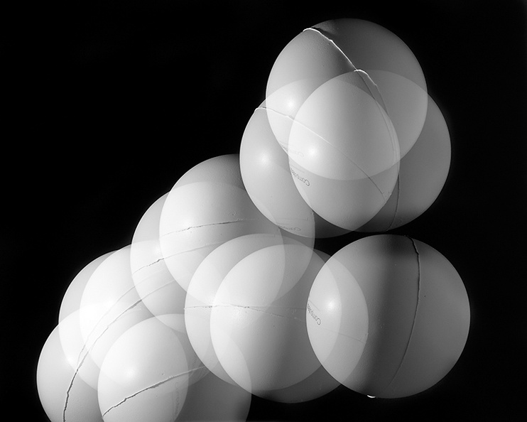 Playing with stroboscopic light and a ball