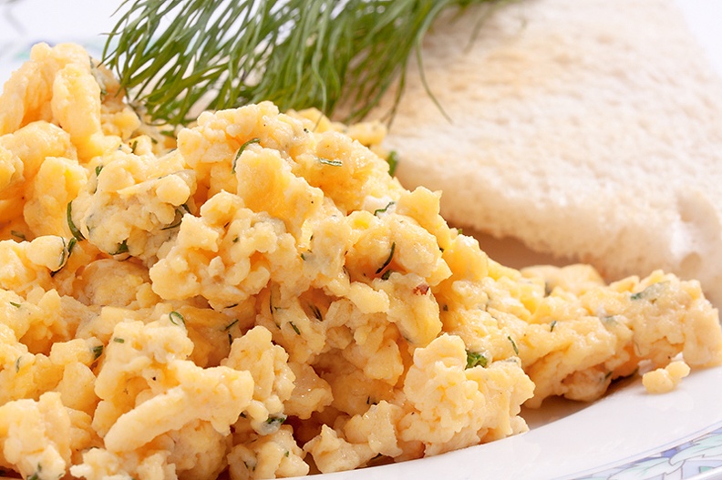 Scrambled eggs with dill and cheese, officially for breakfast, but also nice as lunch.