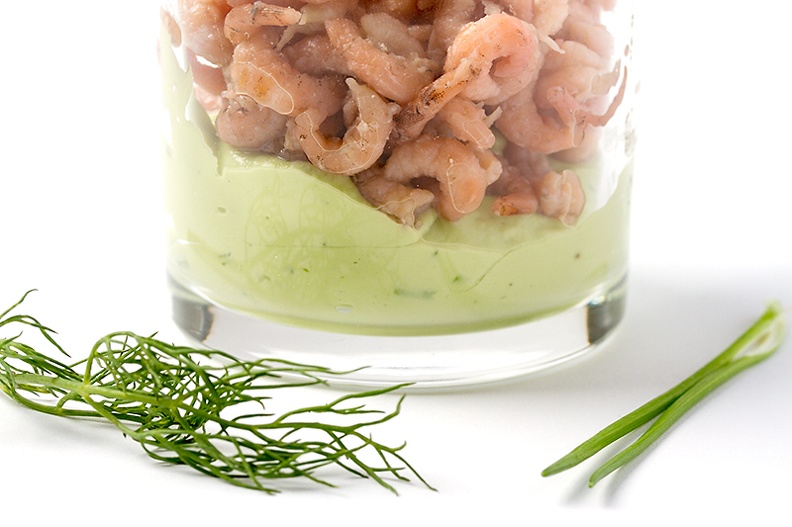 Avocado with sour cream, lime juice, dill and chives. And shrimps of course!