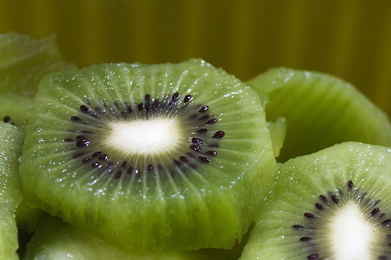 Remaining parts of a kiwi. Start of an interesting experiment (from a dessert point of view).