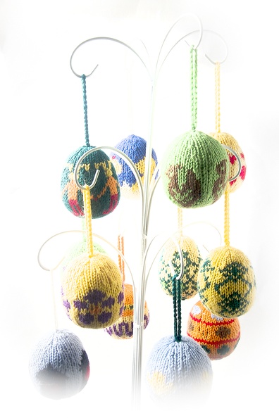 Knitted eggs. Easter has gone, so it's also time for them....