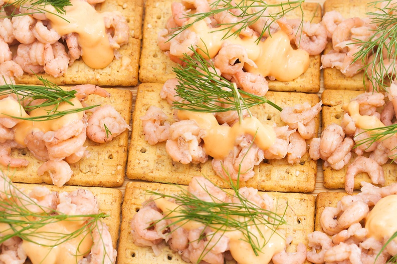 Shrimps with whisky sauce and dill.