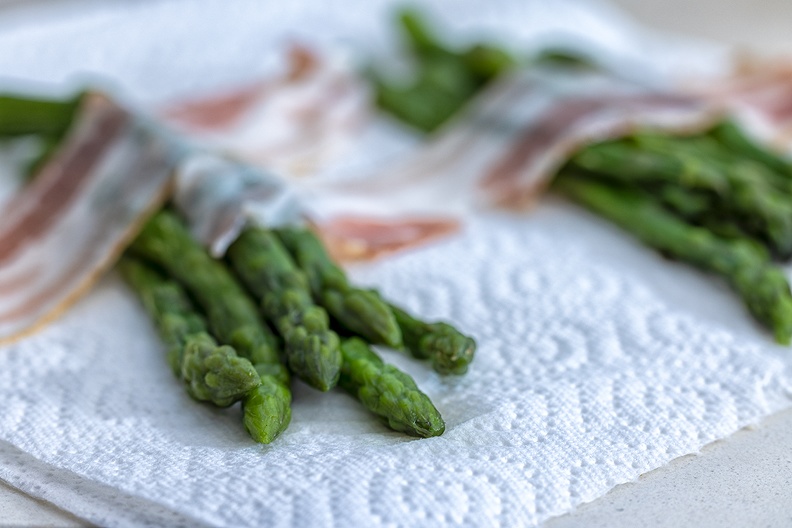 Asparagus with bacon, almost ready for the oven