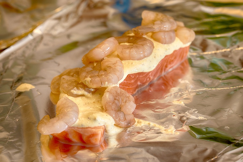 Salmon, mustard sauce and shrimps. Almost ready for the oven (it just needs some white wine)