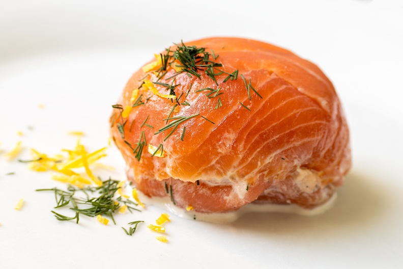 Have been busy in the kitchen today. As a starter smoked salmon filled with (small) shrimps in a mayo-dill-lemon sauce