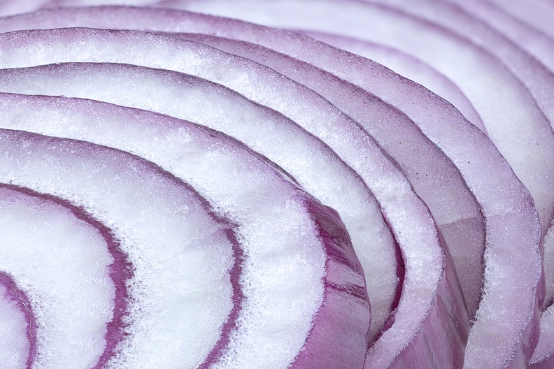 Red onion slices