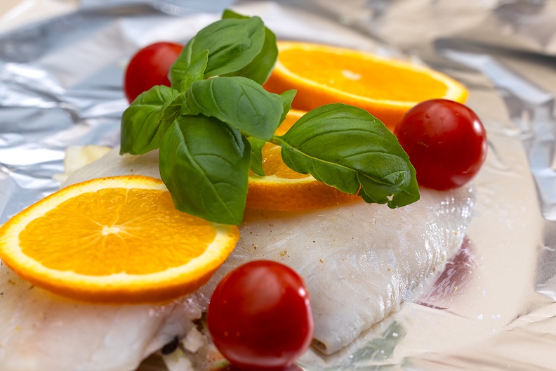I couldn't resist making this when I found this recipe in my mailbox. Plaice fillet with fennel, tomatoes, basil. and orange To be steamed in white wine.