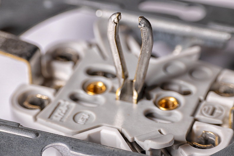 I had to replace a 37 year old socket. Looks like nothing has changed since then, except the way to connect the wires (got worse).